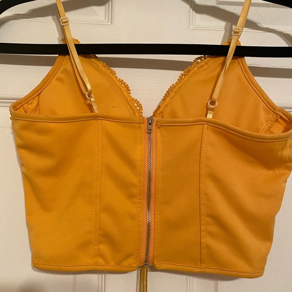 Mustard Yellow Cute Lace-Up Detail ZIP-Up Crop Top - Picture 6 of 6